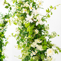 Ensemble de piliers floraux artificiels vert et blanc, colonnes de fleurs autoportantes pour la décoration de cérémonies de mariage, de scènes événementielles et d'entrées