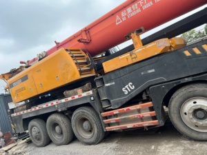 Grue mobile robuste SANYY/X-C-M-G STC1000C 8-100 tonnes avec moteur pour rapports et inspection vidéo, état d'origine - Product Image 5