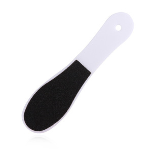 Cepillo ovalado para pies, removedor de callos de plástico blanco de doble cara para el cuidado de los talones - Product Image 3