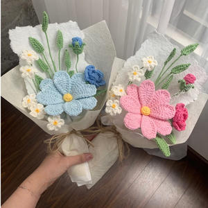 Bouquet de fleurs rétro haut de gamme tissé à la main, roses et myosotis, pour la Saint-Valentin et la Fête des Mères - Product Image 1