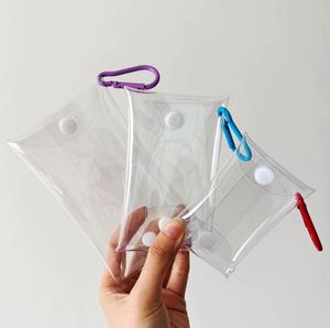 กระเป๋าใส่เหรียญ PVC ขนาดเล็กแบบใส ราคาโรงงาน พร้อมกระดุมแป๊ก พวงกุญแจ กระเป๋าสตางค์ใบเล็ก และซองใส่บัตรทรงสี่เหลี่ยม - Product Image 4