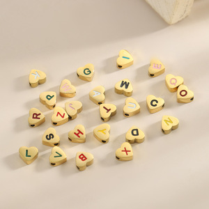 Cuentas de Corazón Esmaltadas de Colores con Iniciales |   Cuentas de Letras del Alfabeto de Acero Inoxidable Chapadas en Oro PVD de 18K para la Fabricación de Joyas - Product Image 2