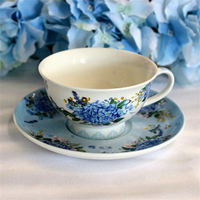 Set Cangkir dan Piring Teh Bone China Hydrangea Biru Elegan dengan Pinggiran Emas untuk Teh Sore ala Inggris dan Hadiah Pernikahan
