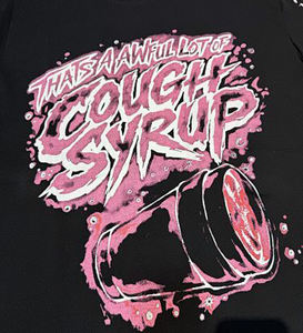 Camisetas de Hombre de Alta Calidad con Estampado 'Eso es MUCHO jarabe para la tos', de Diseñador de Marca Popular, con Estampado Escaneable, de Manga Corta - Product Image 4