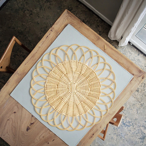 Grand set de table en rotin tressé naturel pour la décoration d'anniversaire et de célébration - Product Image 4