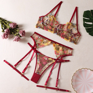 2025 Sexy ver a través <span class=keywords><strong>de</strong></span> la ropa interior encaje bordado Tanga con anillo en la pierna conjunto <span class=keywords><strong>de</strong></span> lencería Sexy <span class=keywords><strong>de</strong></span> tres piezas - Product Image 6