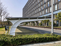 Systèmes de carport solaires, y compris les carports solaires en acier et les parkings solaires, adaptés aux projets EPC de parkings commerciaux