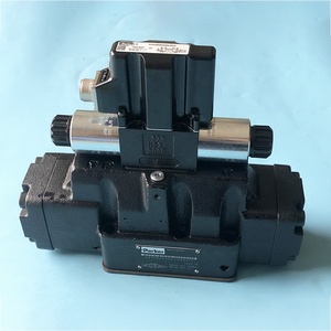 Control direccional proporcional operado por piloto D91FBE02HC4NG00 en stock - Product Image 1