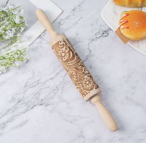 Rouleau à pâtisserie en bois pour les fêtes et Noël, avec motif de Noël imprimé, idéal comme cadeau de Noël - Product Image 2