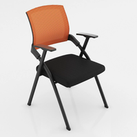 Chaise de formation ergonomique pliable avec dossier en maille ventilée et tablette d'écriture rembourrée pour conférences, salles de classe et bureaux