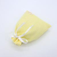 Sac à cordon en coton gaufré jaune clair, pochette anti-poussière douce réutilisable pour bijoux, chaussures, cosmétiques, emballage cadeau OEM ODM
