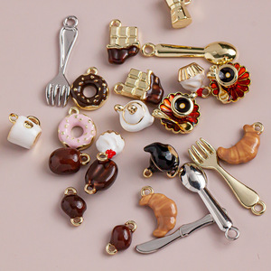 Showfay <span class=keywords><strong>Paris</strong></span> Breakfast Series - Abalorios de esmalte en miniatura con diseño de café y cruasán para la creación de joyas DIY, llaveros y collares - Product Image 1