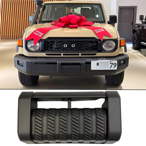 高品質で耐久性に優れたランドクルーザーウインチカバー。お客様の車両