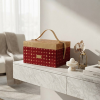 Caja de Regalo de Lujo Personalizada con Asa de Cuero, Estuche Rígido Rojo y Dorado para Regalos Navideños, Promoción de Marca Boutique