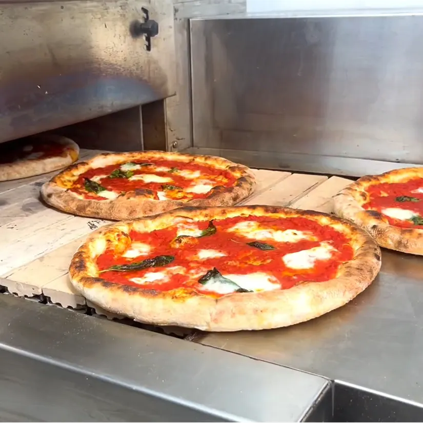 Équipement de four de cuisson de pizza à bande transporteuse électrique de qualité stable qui fait gagner du temps
