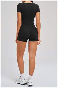 Conjunto de yoga para mujer: Top corto con cuello en V, leggings de cintura alta con diseño cruzado y efecto levantamiento de glúteos, transpirable, de nailon y elastano, ideal para gimnasio y fitness. - Product Image 6