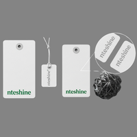 Étiquettes suspendues personnalisées de luxe en papier recyclé écologique avec logo pour vêtements professionnels, t-shirts, vestes, sacs, chaussures