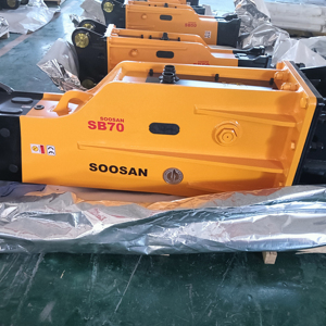 เบรกเกอร์ไฮดรอลิกแบบกล่อง SB70 Sosan ที่มีคุณสมบัติมาตรฐานรวมถึงสิ่วกล่องเครื่องมือท่อไนโตรเจนทรงกระบอกสิบสองเดือน - Product Image 1