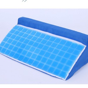 Cojín giratorio triangular azul para alivio de presión, almohadilla de posicionamiento para ancianos postrados en cama - Product Image 2