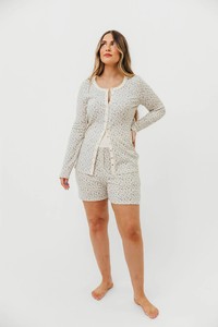 Ensemble pyjama de maternité à motif floral 100% coton respirant, col rond, manches longues, <span class=keywords><strong>pantalon</strong></span> court, couleur ivoire, adapté aux grossesse - Product Image 4