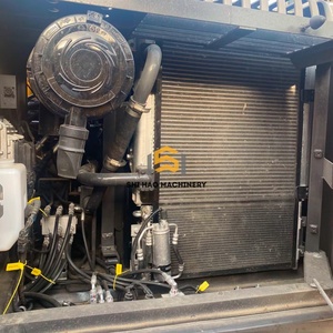 Excavatrice sur chenilles Volvo EC140 d'occasion, 14 tonnes, prix bas, efficace pour les chantiers de construction et les projets d'infrastructure - Product Image 3