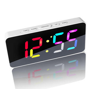 Sveglia Digitale LED Smart da Scrivania con Cambio Colore RGB, Regolazione Luminosità Elettronica e Funzione Snooze per Casa, Camera da Letto, Cucina - Product Image 4