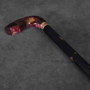 Conception élégante et fonctionnelle, cette canne de marche en résine et en bois est parfaite pour les personnes âgées - Product Image 3