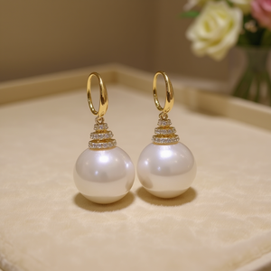 Orecchini pendenti E2069 con perle dorate, imitazione perla con montatura a castone, gioielli classici da donna per feste - Product Image 2