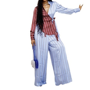 เสื้อเชิ้ตลายทางคอวีของผู้หญิงกางเกงขากว้างชุดแฟชั่น 2 ชิ้น - Product Image 1