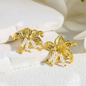 1 Paire de Boucles d'Oreilles Pendantes en Acier Inoxydable Plaqué Or 18K avec Perle Lys et Pompon - Design Texturé 3D Élégant et Polyvalent pour Soirées - Product Image 1