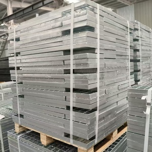 Grilles <span class=keywords><strong>en</strong></span> acier inoxydable modernes, résistantes à la rouille, longue durée de vie, <span class=keywords><strong>en</strong></span> tôle galvanisée à chaud, construction <span class=keywords><strong>en</strong></span> zinc - Product Image 3