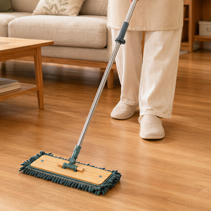 Mopa Plana Ecológica Cleanhome con Mango de Bambú, Almohadillas de Chenilla y Fibra de Bambú, Barra Telescópica Giratoria 360°, para Limpieza de Pisos Secos y Mojados - Product Image 1