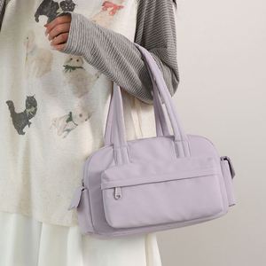 Grands sacs à bandoulière décontractés en nylon résistant pour femmes, sac fourre-tout portable pour le travail et les voyages avec poches zippées - Product Image 2