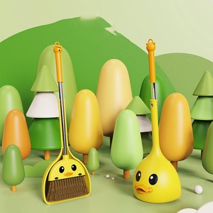 Set Scopa per Bambini DS3646 a Forma di Simpatica Paperella <span class=keywords><strong>Gialla</strong></span>, Gioco di Ruolo per Pulizie Domestiche, Mini Set Scopa e Paletta per Bambini - Product Image 2