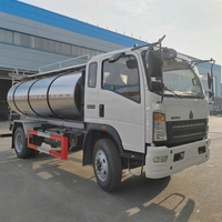 Camion-citerne HOWO neuf 4x2 4000L en acier inoxydable 304 pour le lait et l'eau potable