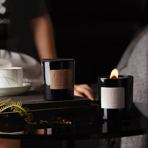 Etiquetas de Papel Impermeables con Relieve y Grabado Personalizadas de Lujo con Lámina Dorada para Perfumes y Velas - Marca SFX - Product Image 1