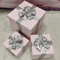 Boîte d'emballage de mariage personnalisée avec ruban Boîte d'emballage cadeau surprise carrée en or