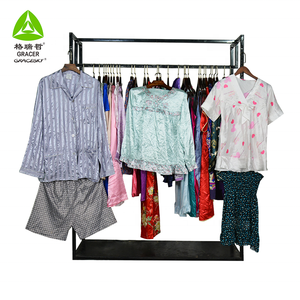 Venta al por mayor directa de fábrica: Ropa y <span class=keywords><strong>zapatos</strong></span> de segunda mano de verano en pacas, pedido mínimo 45 kg, suministro del Reino Unido. - Product Image 4