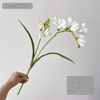 Fleur artificielle de Freesia réaliste, petite décoration de table, arrangement moderne pour l'ameublement, décoration de mariage, restaurant, aménagement paysager