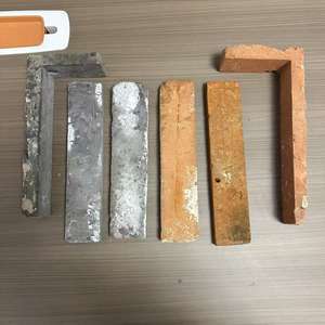 Briques d'angle décoratives murales en argile frittée massique, grise vieillie, style traditionnel, effet sculpture, garantie 5 ans et plus - Product Image 2