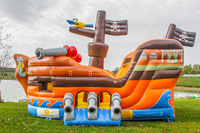 Château gonflable bateau pirate, thème nautique pour fête d'aventure