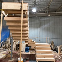 Escalier flottant avec marches en blocs blancs, balustrade en verre, escalier suspendu intérieur, escalier moderne minimaliste pour la maison