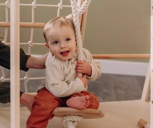 55 "x 42" Complexe de jeux de gymnastique en bois <span class=keywords><strong>scandinave</strong></span> pour enfants de 4 ans Rampe à bascule Corde d'escalade Barres de singe Gymnastique - Product Image 2