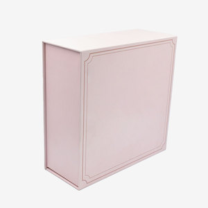 Cajas de Regalo Magnéticas Plegables Personalizadas en Negro y Rosa para Vino, con Laminado Mate y Grabado en Relieve, para Recuerdos de Boda - Product Image 4