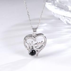 สร้อยคอรูปหัวใจสีทองสำหรับคุณแม่100<span class=keywords><strong>ภาษา</strong></span> 'I Love You' จี้ฉายตัวอักษรสำหรับงานแต่งงาน<span class=keywords><strong>ของ</strong></span>ขวัญวันแม่ - Product Image 4