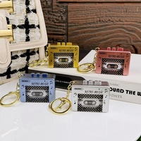 Nouveauté plastique haut de gamme luxe rétro Radio thème Flash Mini caméra porte-clés pendentif populaire rétro caméra porte-clés anneau