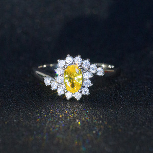 Anello creativo con pietra blu reale per donna, gioielli alla moda dal design elegante intarsiato - Product Image 4