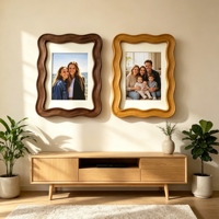 Cadre photo de table Ludaye en bois massif ondulé et courbé, fait main, écologique, durable, créatif, impression Giclée personnalisée, décoration en bois naturel