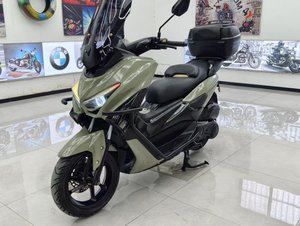 Maxi <span class=keywords><strong>Scooter</strong></span> a Benzina 200cc Monocilindrico Raffreddato ad <span class=keywords><strong>Acqua</strong></span> con Parabrezza e Bauletto Posteriore - Product Image 1