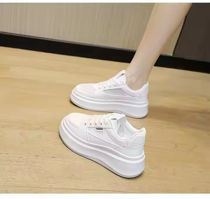 Nuevos zapatos deportivos informales y cómodos para mujer 3328 con parte superior de piel de vaca ligera, zapatos blancos de moda para caminar al aire libre - Product Image 6